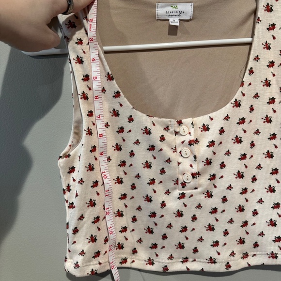 NWOT Live In The Moment Crop Tank - Picture 4 of 5
